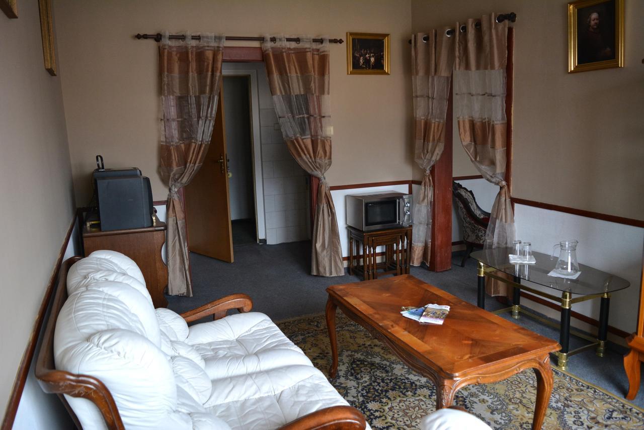 Hotel Posta Дечин Екстериор снимка