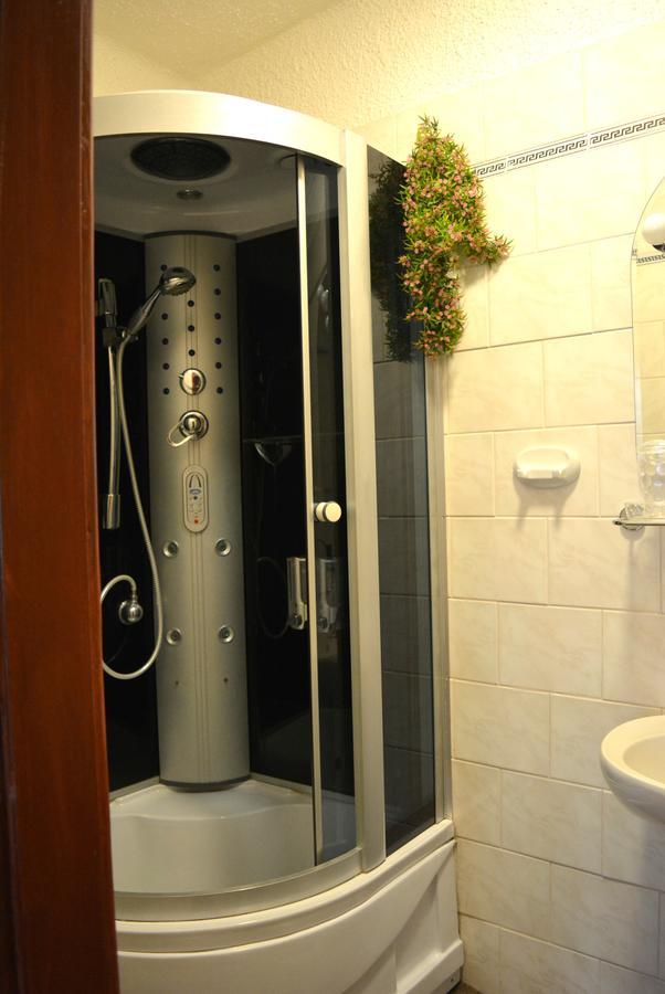 Hotel Posta Дечин Екстериор снимка